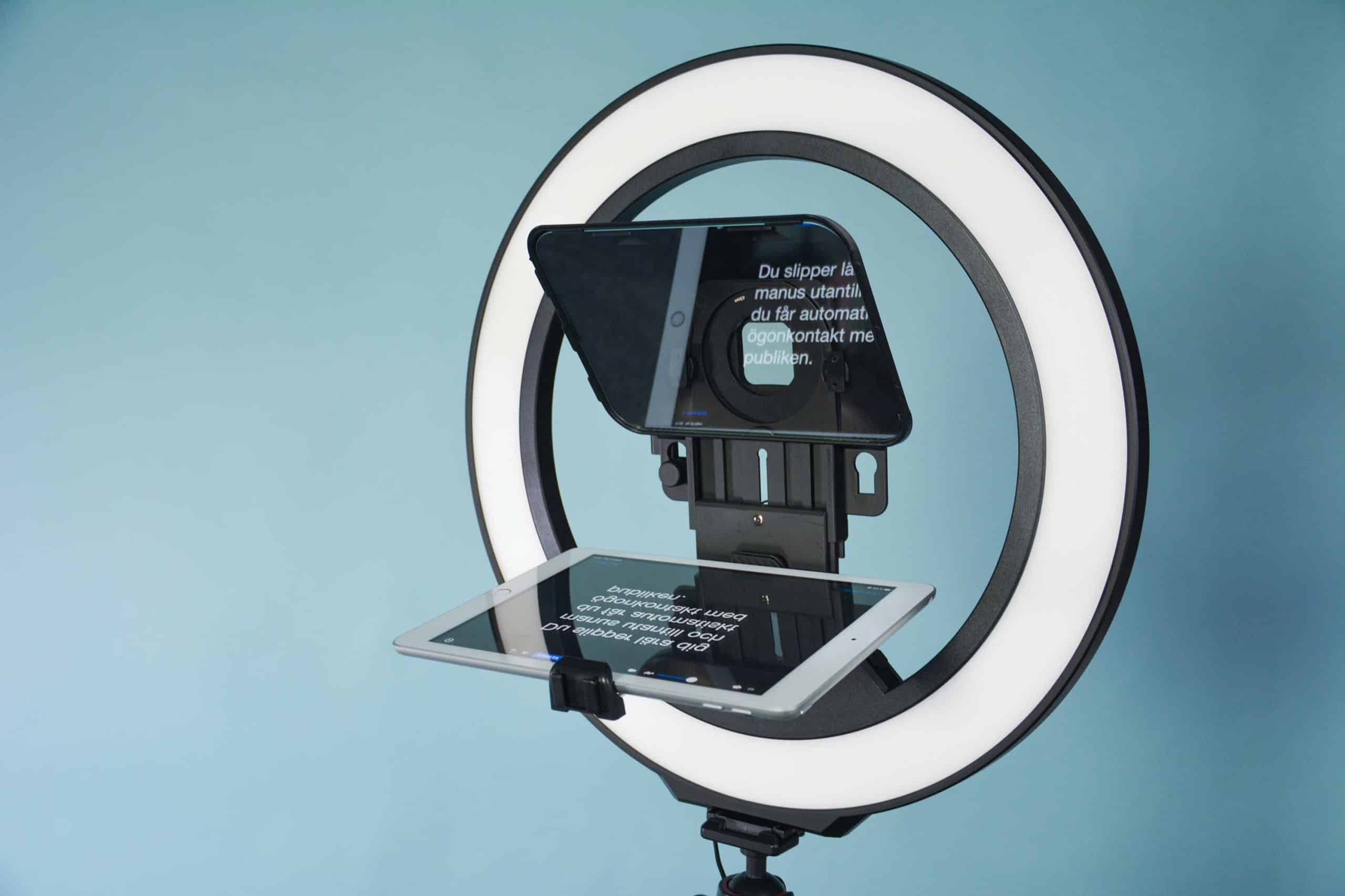 iPad-prompter och en ringlampa.