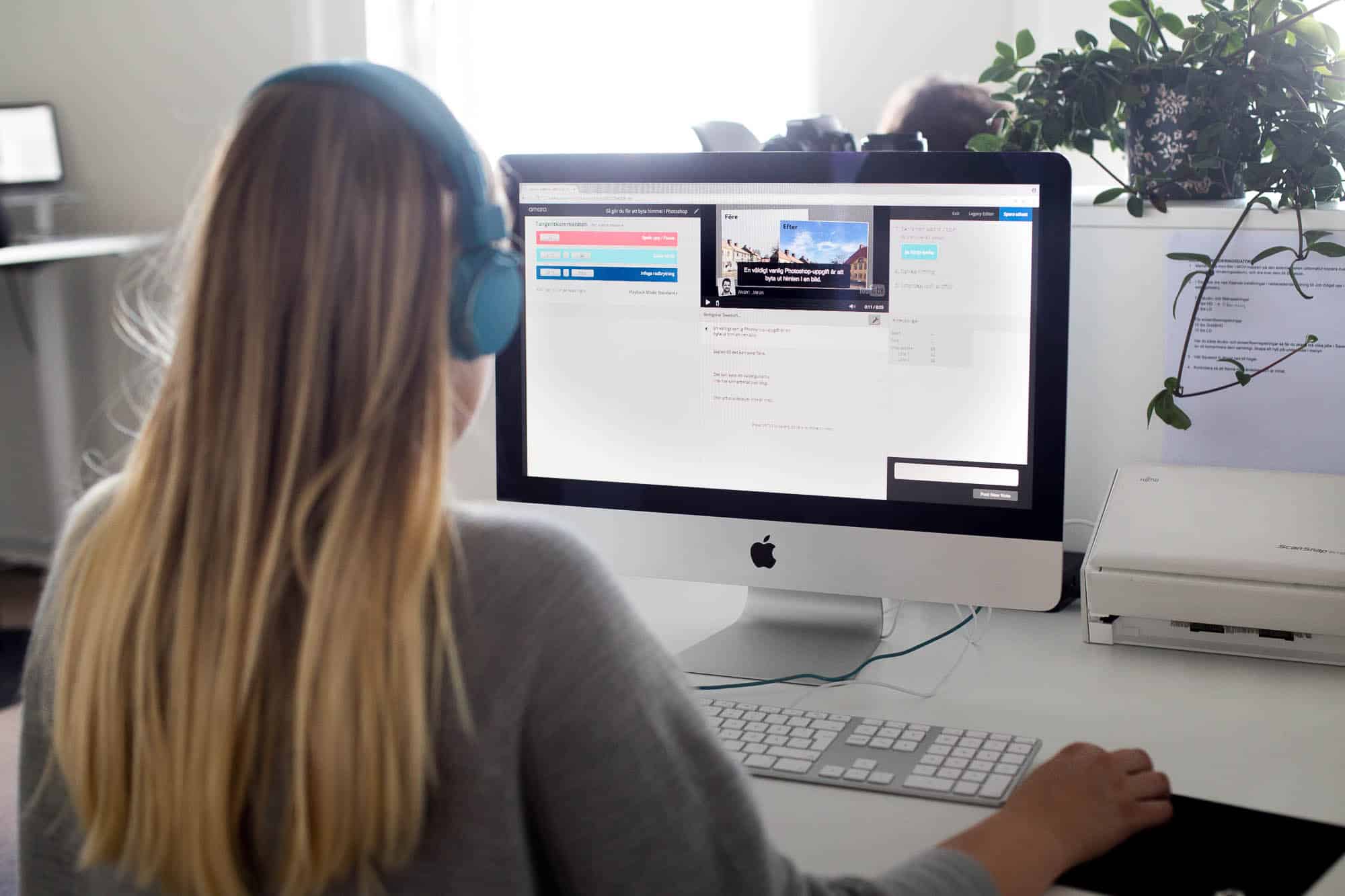 Undertextning i Amara hos Moderskeppet