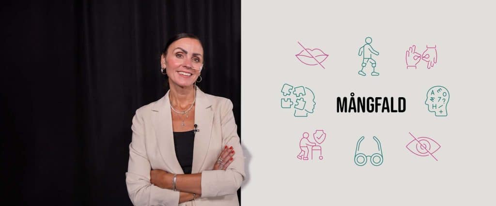 Omslagsbild till kursen Inkluderande marknadsföring. Julia Strandberg står med armarna i kors och ler mot kameran.