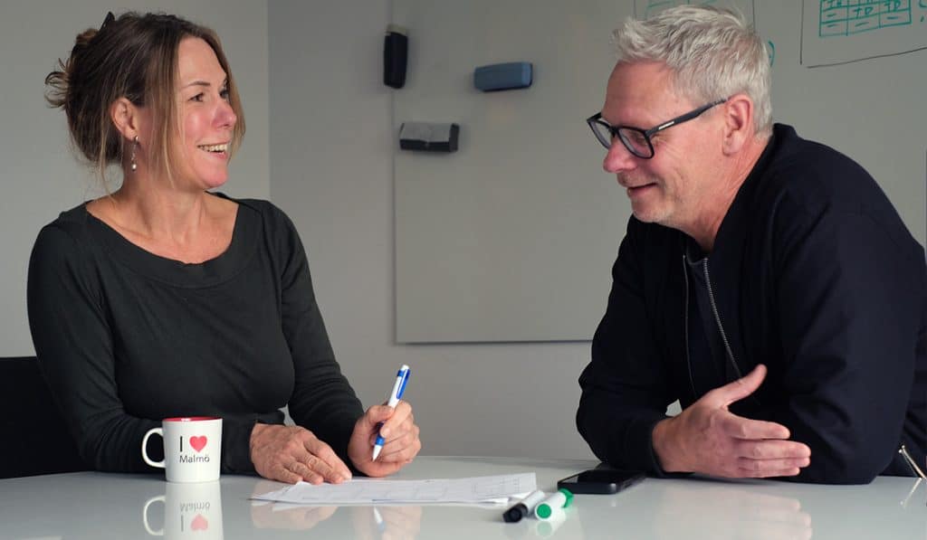 Jenny Kestrup och Mikael Hellman diskuterar sidplanering och tillgänglighet i InDesign.