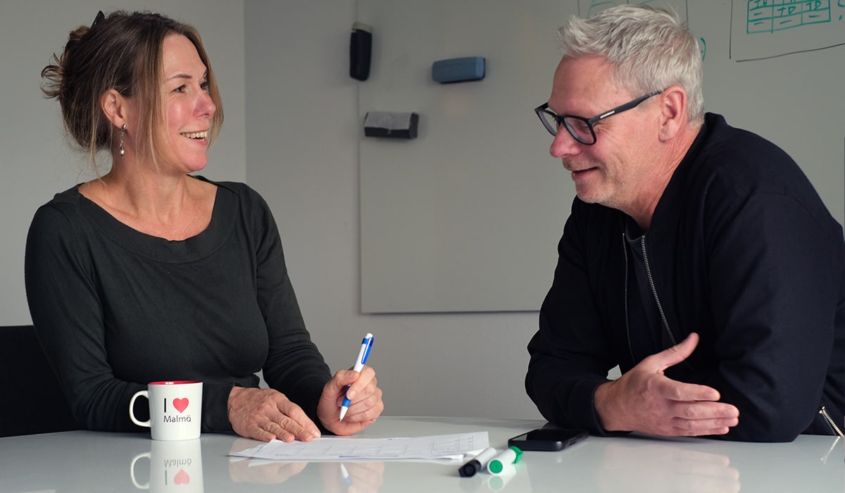 Jenny Kestrup och Mikael Hellman diskuterar sidplanering och tillgänglighet i InDesign.