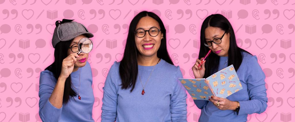 Tre poser av samma kvinna framför en rosa bakgrund med ikoner: pose ett med förstoringsglas, pose två som ler rakt mot kameran och pose tre som skriver i en anteckningsbok.