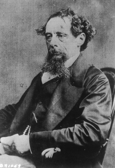 Originalet som visar en mer sliten Dickens.