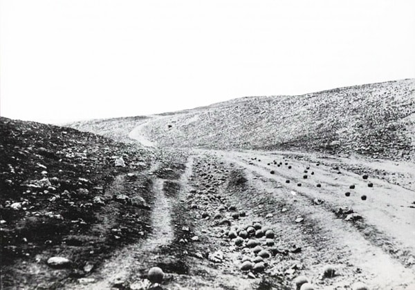Foto på kanonkulorna av Roger Fenton